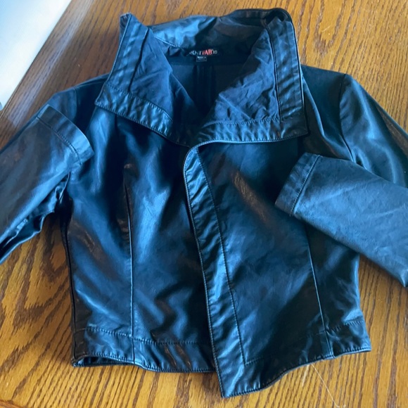 Used - Picture 1 of 5